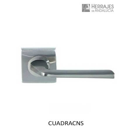 JUEGO MANIVELA CUADRA DE ALUMINIO CON ROSETA CUADRADA. NIQUELADO SATINADO.. 135x52mm