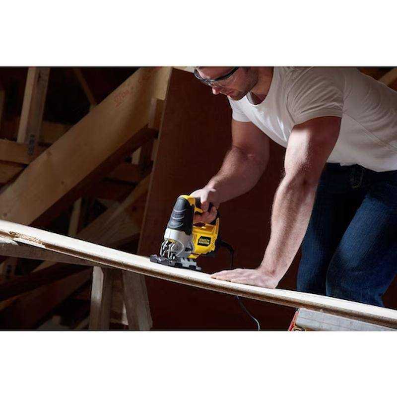 Sierra de Calar Stanley FME340K-QS 710 W | Herrajes de Andalucía