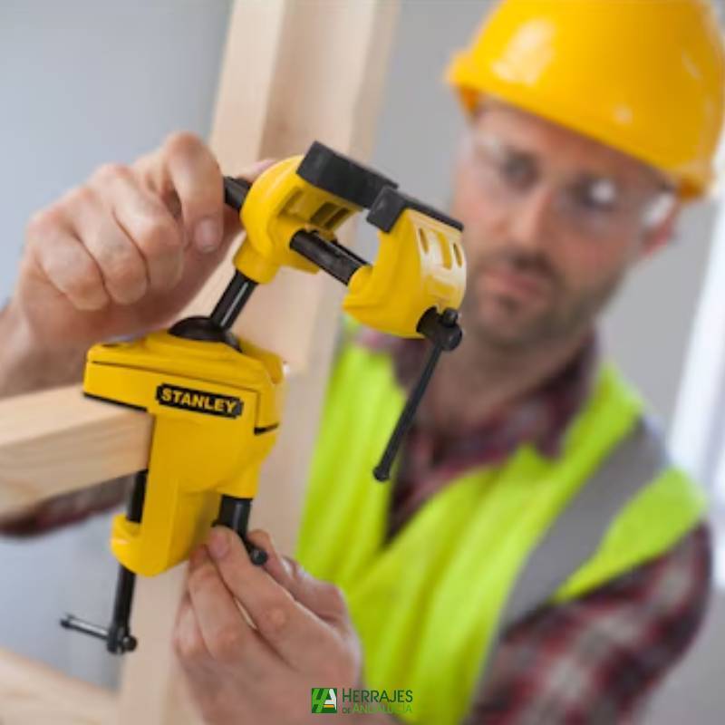 Tornillo de banco multiángulo Stanley-Herrajes de Andalucía