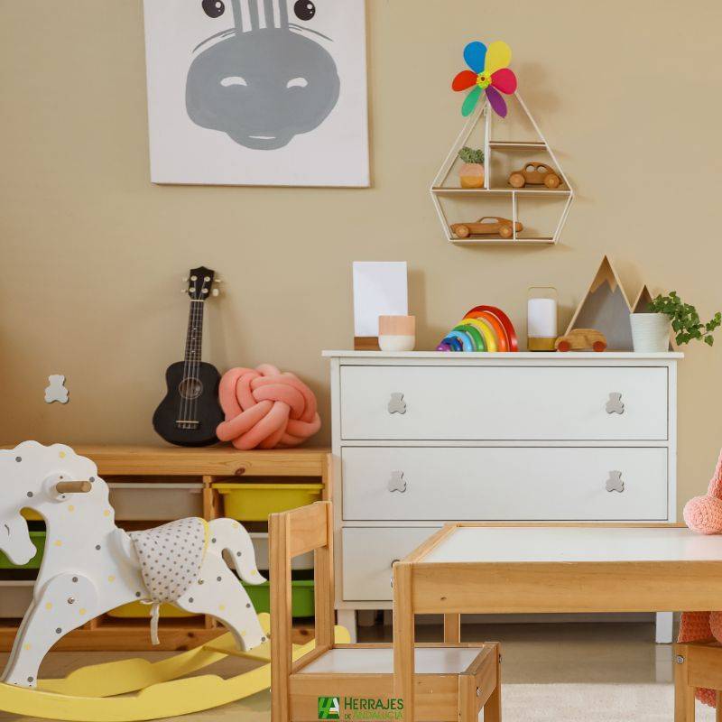 Pomo Mueble Oso 63x53 mm grosor 29 mm madera lacada Gris | Herrajes de Andalucía