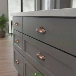 Elegante Tirador forma de Concha en cobre viejo de 64 mm | Herrajes de Andalucía